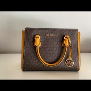 BRAND NEW NEVER USED Michael Kors purse